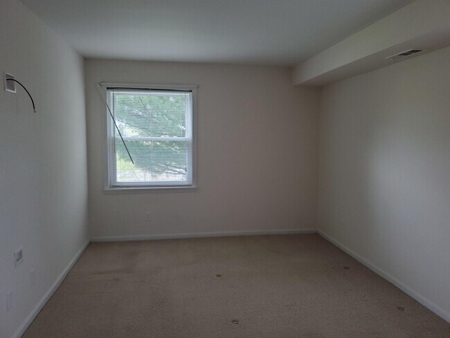 Building Photo - 500 Chapel Ct