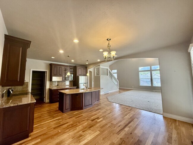 Building Photo - 2034 E 4500 S