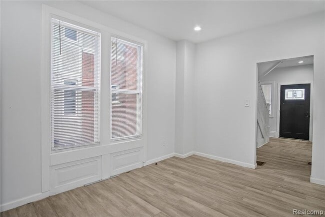 Building Photo - 671 Clairmount Ave