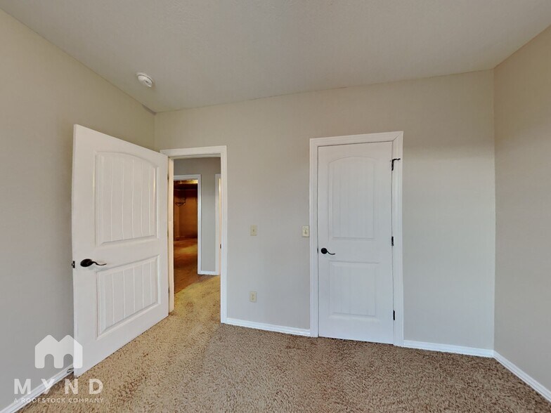 Building Photo - 5673 S Lexington Ave