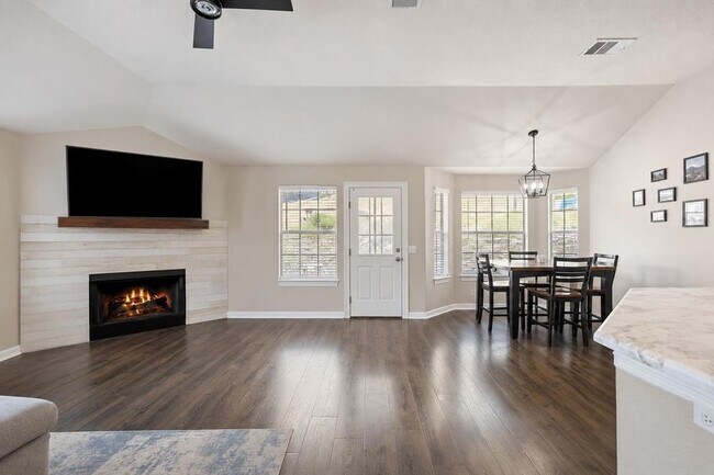 Building Photo - 714 Newport Dr