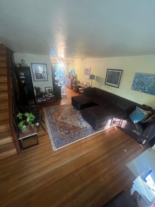 Living Room Centered - 5412 Hermit Ter