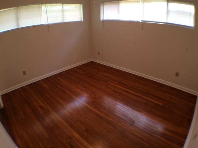 Building Photo - Charismatic 3 Bed 2 Bath Home!