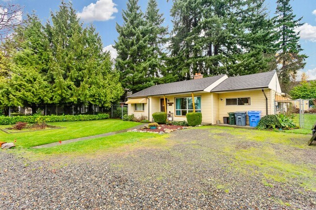 Building Photo - AVAILABLE FOR RENT – Beautiful 4BD / 2BA Home in Tacoma!