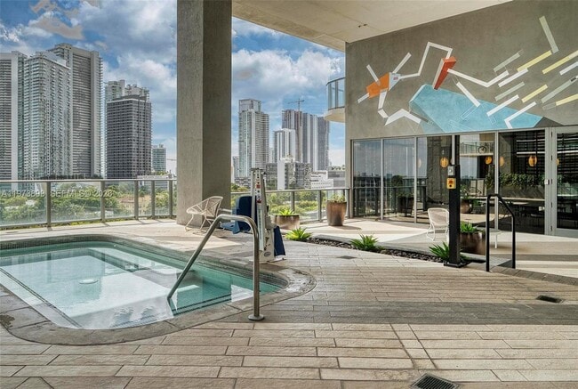 Building Photo - 121 NE 34th St