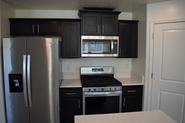 Building Photo - 698 Jessie Dr