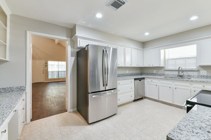 Building Photo - 1710 Pine Gap Dr