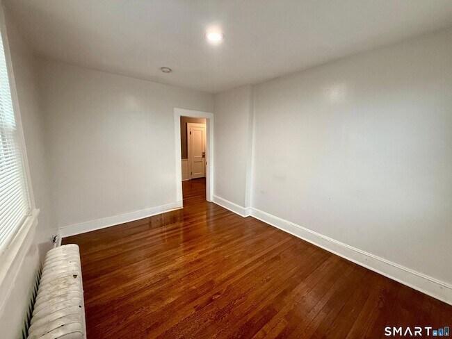 Building Photo - 64 Hickory St