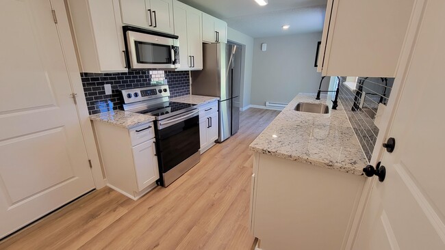 Kitchen - 3813 112th St E