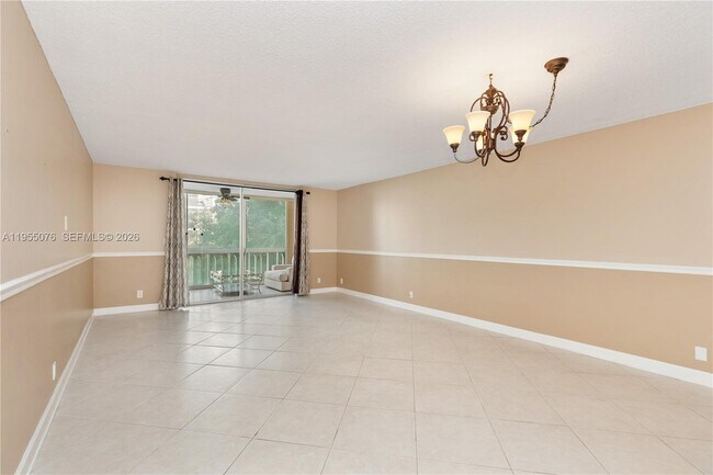 Building Photo - 301 NE 14th Ave