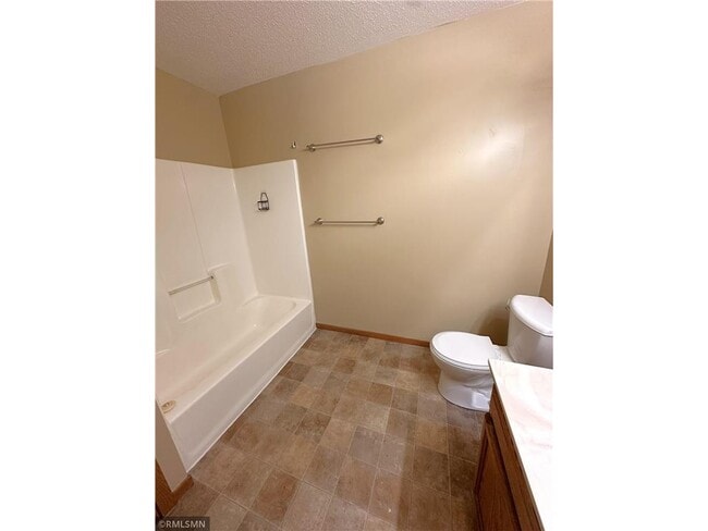 Building Photo - 831 Highview Dr