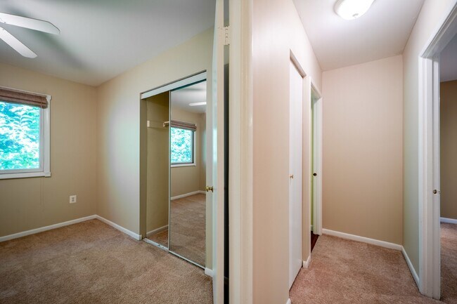 Building Photo - Renovated townhouse backing to trees with loads of privacy!