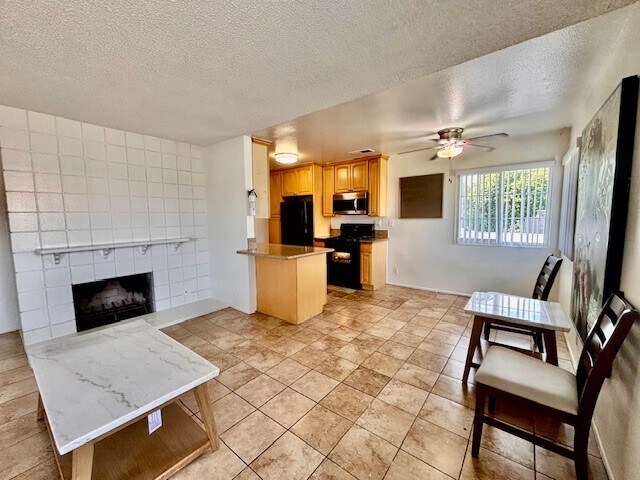 Building Photo - 17092 Emerald Ln