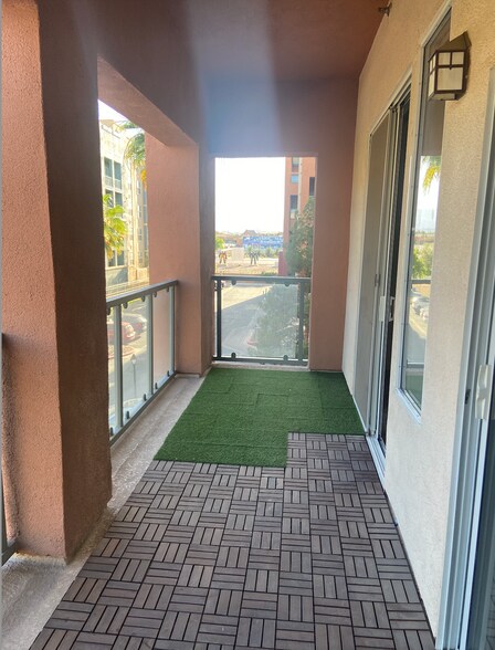 Balcony - 39 E Agate Ave