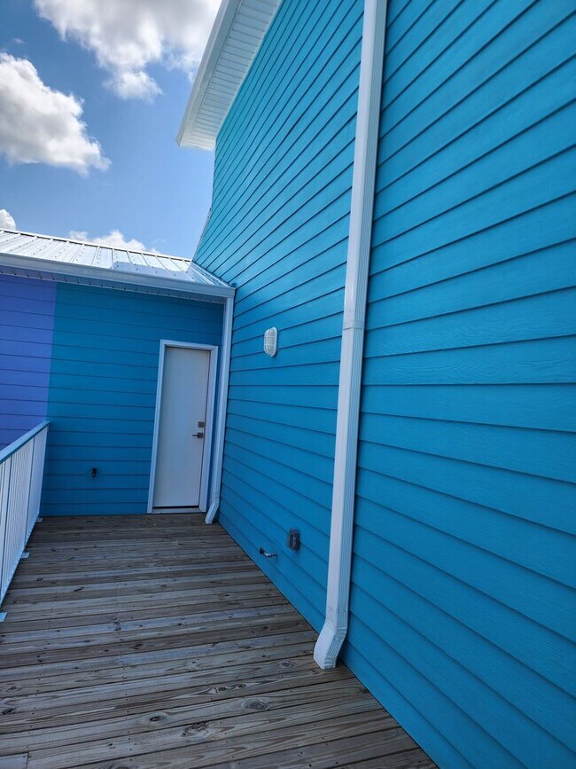 Building Photo - WATERFRONT ON WATSON BAYOU