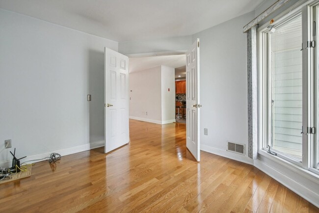 Building Photo - 64 Jesse Ct