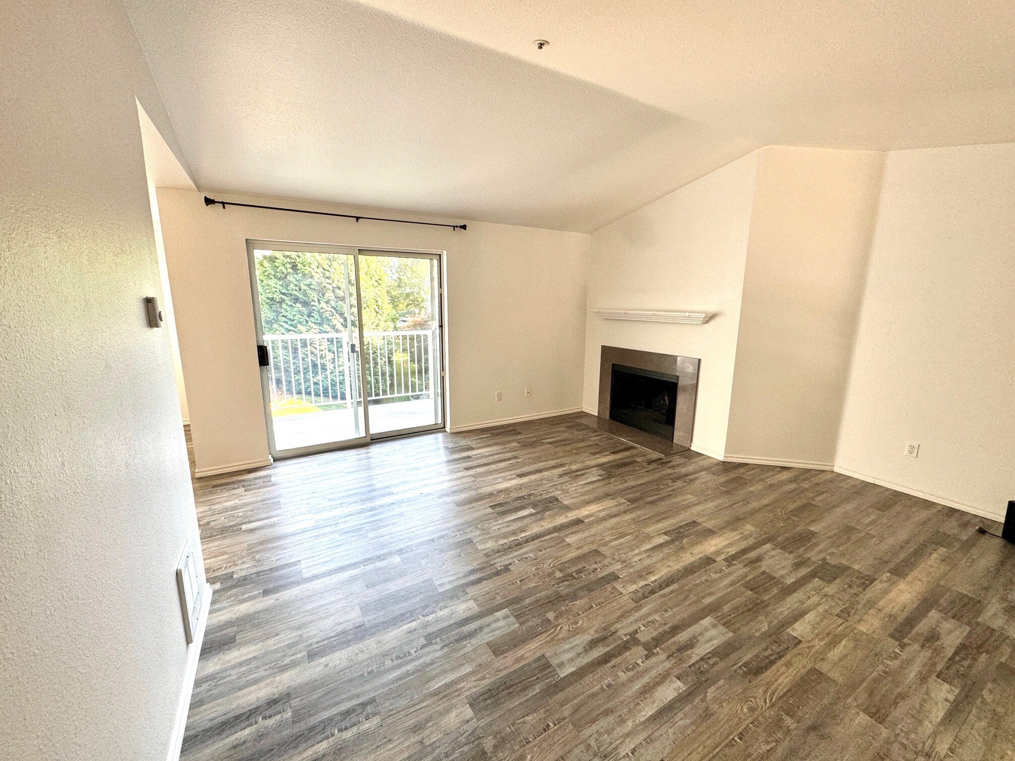 Living room - 7453 Newcastle Golf Club Rd