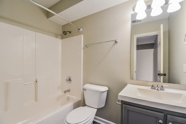 Building Photo - 912 Tom Hailey Blvd