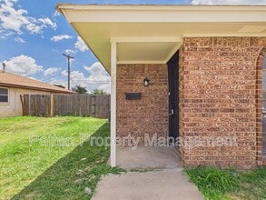 Building Photo - 1927 Howard Dr