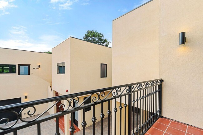 Building Photo - Stunning brand new construction, modern luxury living!