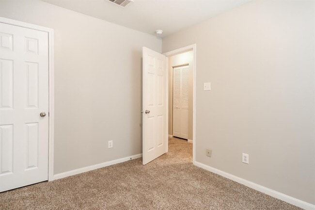 Building Photo - 2621 Marlin Dr