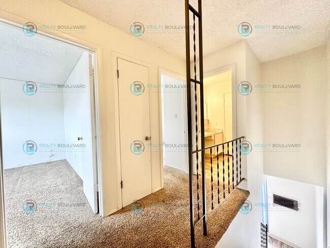 Building Photo - 527 Smithridge Park