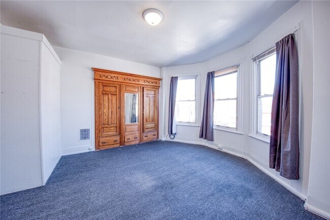 Building Photo - 354 Ophelia St