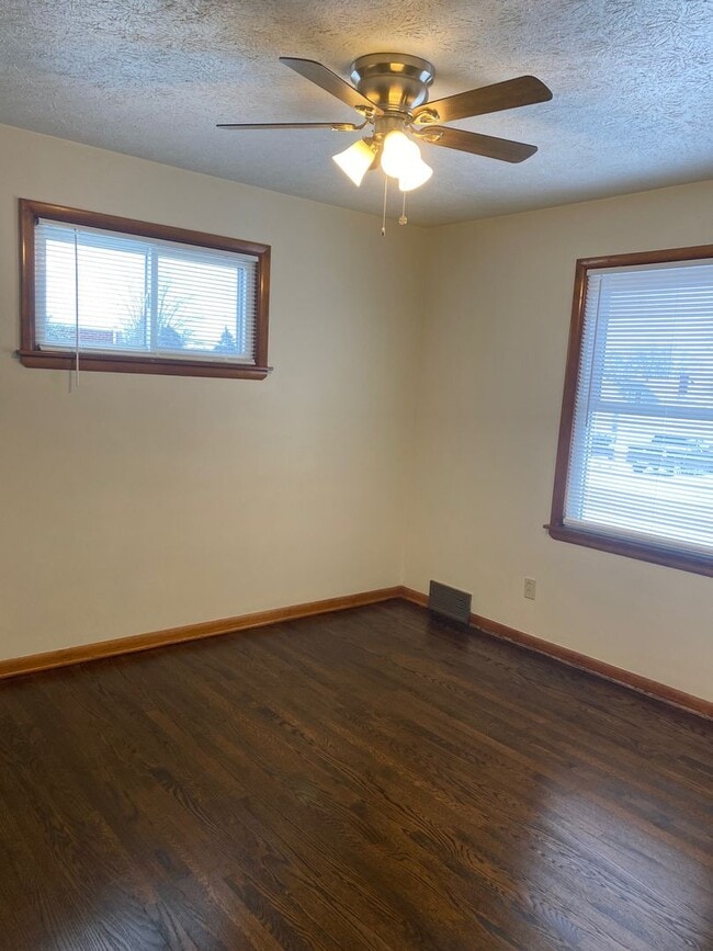 Building Photo - 817 Gary Ave SE