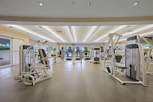 Building Photo - 20000 E Country Club Dr