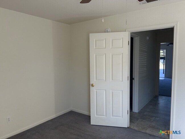 Building Photo - 105 W Truman Ave