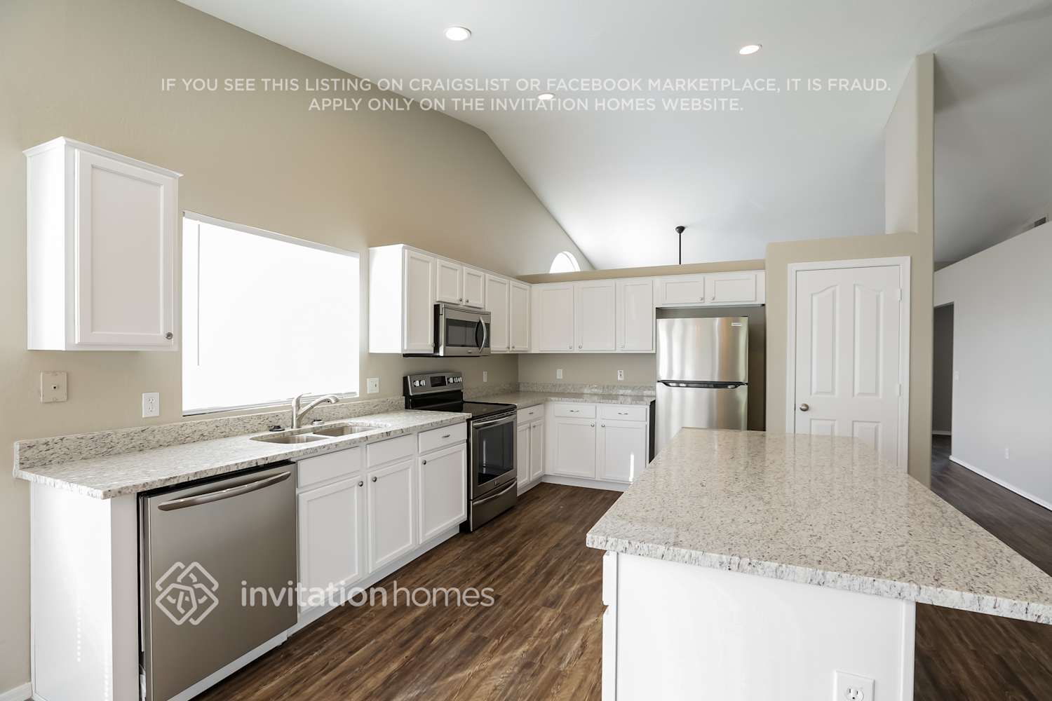 Building Photo - 4027 S Kirby St