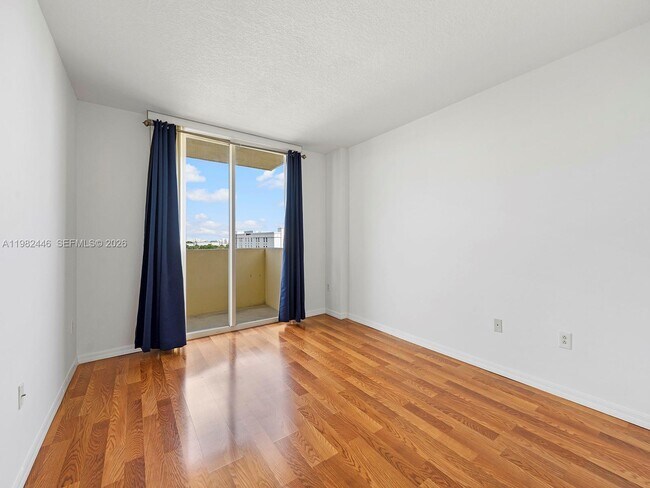 Building Photo - 215 SW 42nd Ave