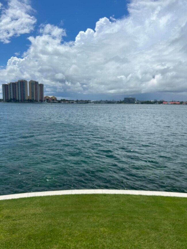 Building Photo - 1025 Sugar Sands Blvd