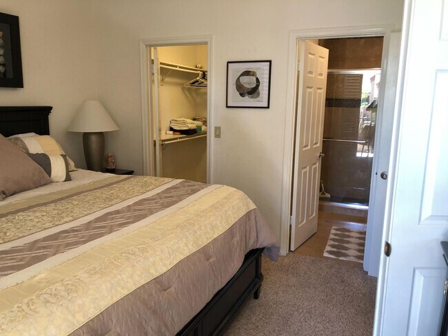 Building Photo - Two bedroom condo