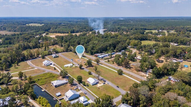 Building Photo - 523 Landing Ave