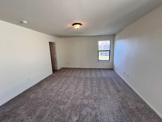 Building Photo - NorthPark / Taylor, TX / 4 bedrooms / Approx 2932 sq. ft. / Refrigerator / Washer & Dryer / New C...