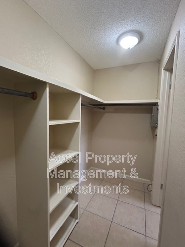 Building Photo - 2405 Mimosa St