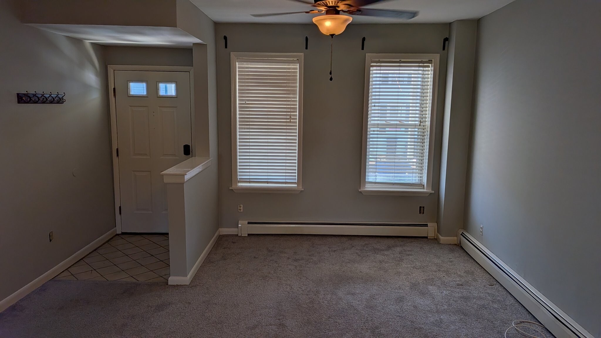 Building Photo - 624 E Hector St