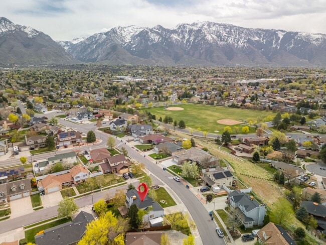 Building Photo - Spacious 5-Bedroom Home for Rent in Sandy, UT