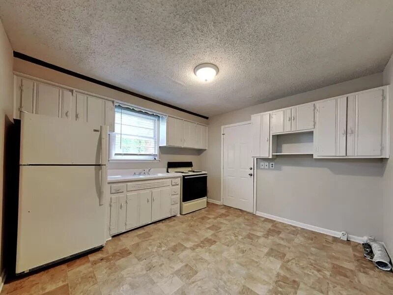 Building Photo - 718 26th Ave N