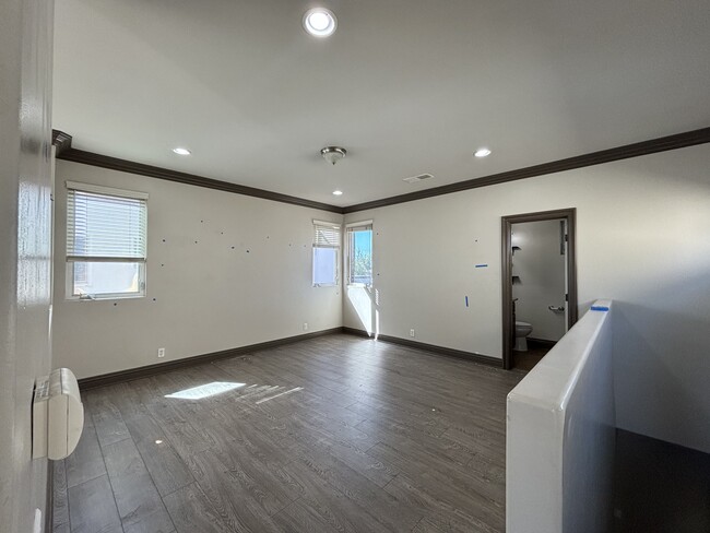 Building Photo - 308 2nd St