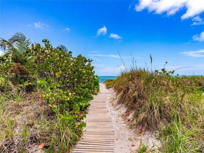 Building Photo - 141 Crandon Blvd