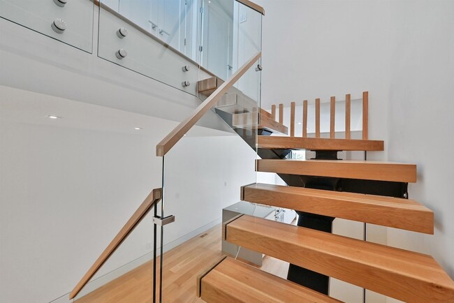 Building Photo - 122 Jefferson St