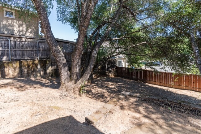 Building Photo - 300 IOLI Ranch Cir