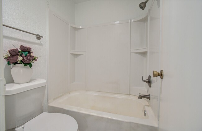 Building Photo - 9707 Richmond Ave.