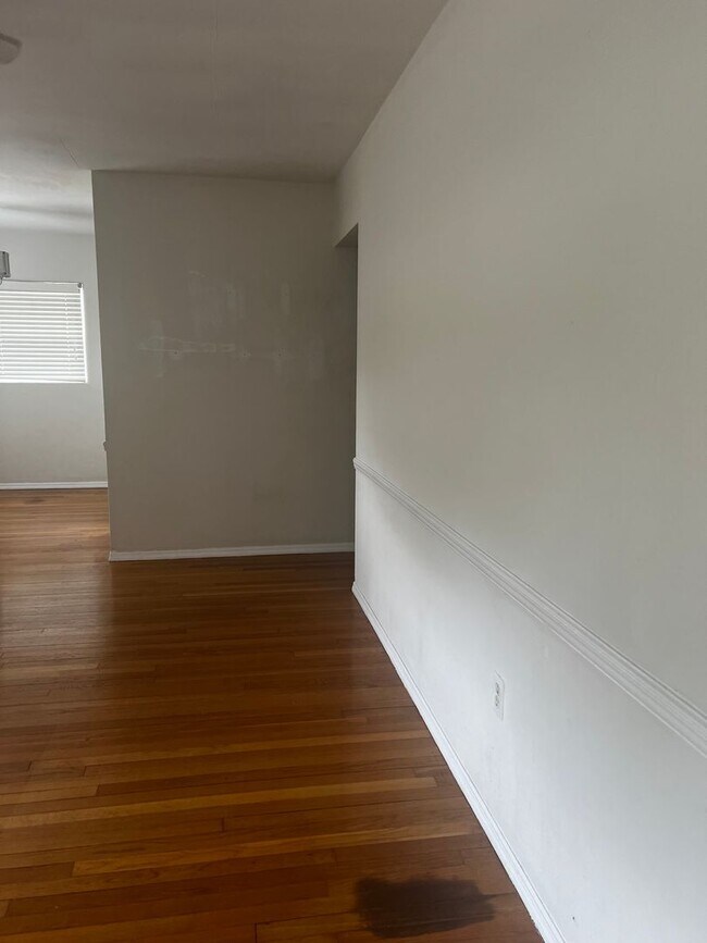 Building Photo - Delaney Park Apartment