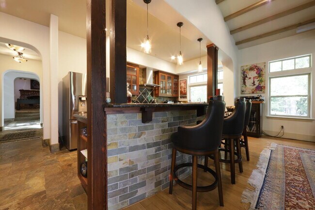 Building Photo - Don't miss this amazing opportunity to rent a higher end home nestled in the trees in the coveted...