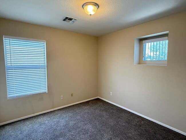 Building Photo - WATERFORD SQUARE COMMUNITY 3 BED 2.5 BATH **ASK ABOUT A MOVE IN SPECIAL!