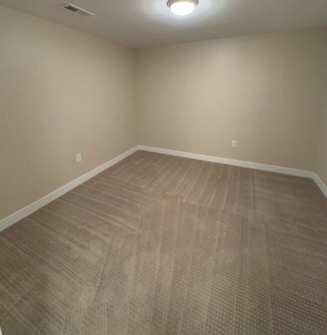 Building Photo - 3 Bedroom Townhome at Three Fountains in M...