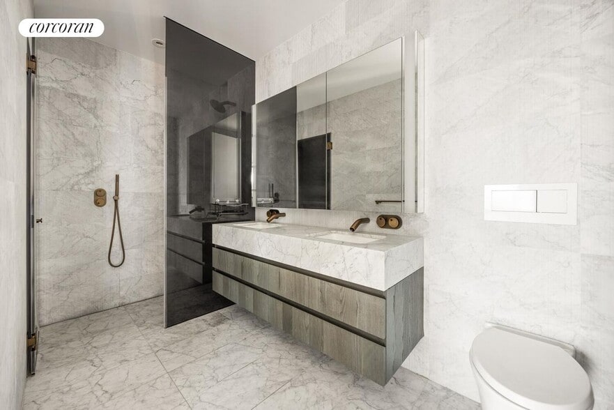 Building Photo - 130 William St